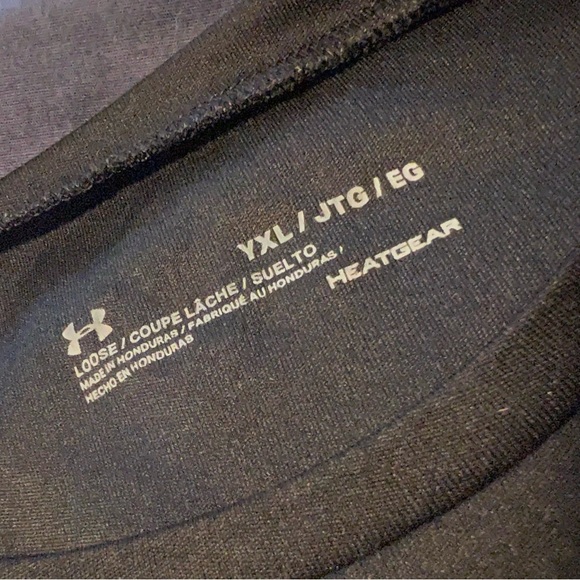 Under Armour Tshirt - Picture 4 of 4